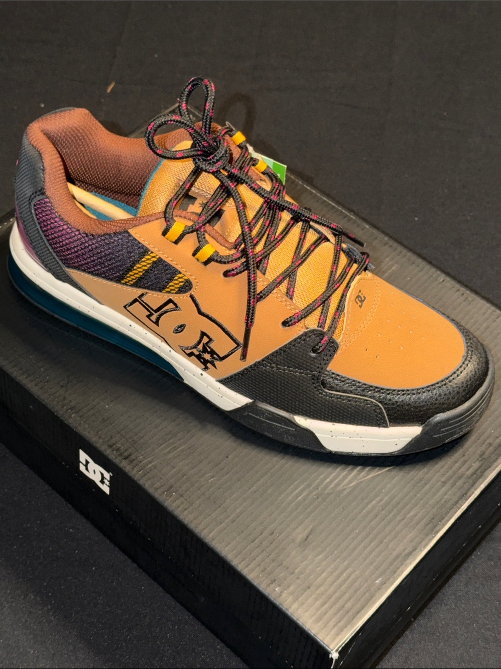 DC Men’s VERSATILE Skate Shoe
